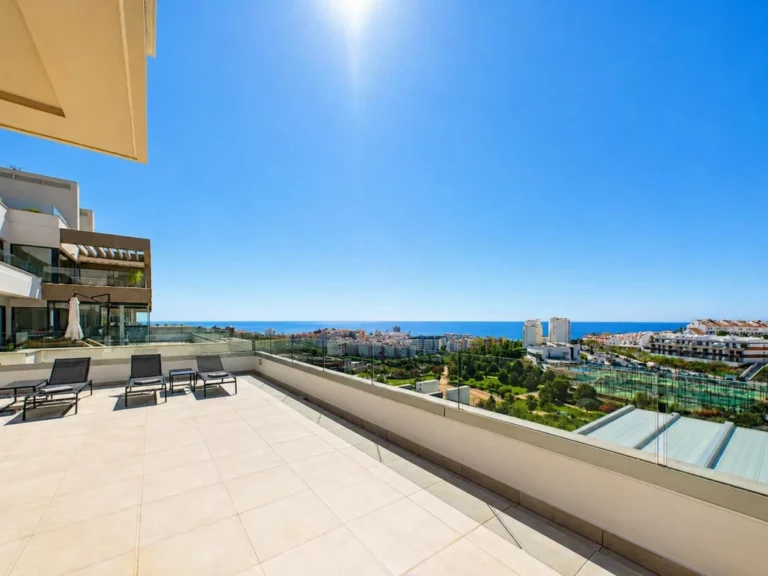 R5367205 | Ground Floor Apartment in Estepona – 4 beds, 3 baths