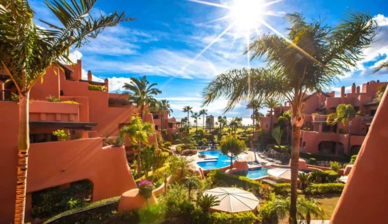 R4807939 | Penthouse in Estepona – 3 beds, 3 baths