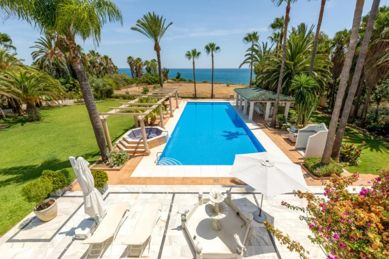 R4272646 | Detached Villa in Estepona – 6 beds, 5 baths