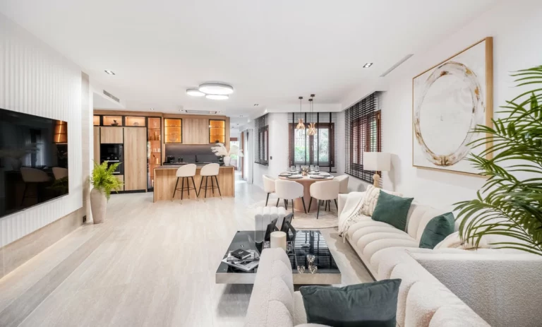 R4904944 | Middle Floor Apartment in Estepona – 3 beds, 3 baths