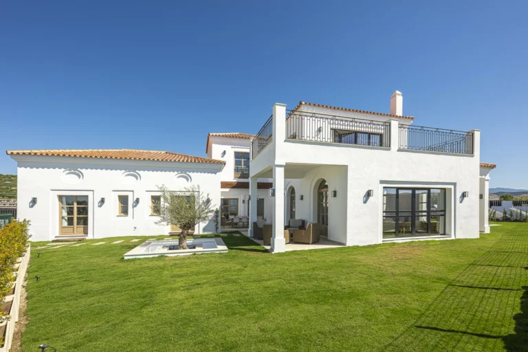 R5412673 | Detached Villa in Estepona – 4 beds, 6 baths