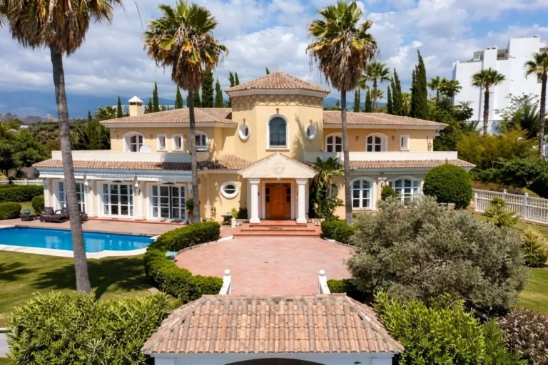 R5104306 | Detached Villa in Selwo – 5 beds, 8 baths