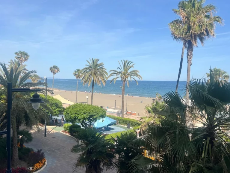 R5422402 | Middle Floor Apartment in Estepona – 3 beds, 2 baths