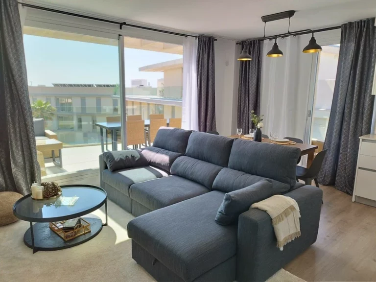 R5455465 | Top Floor Apartment in Estepona – 2 beds, 2 baths