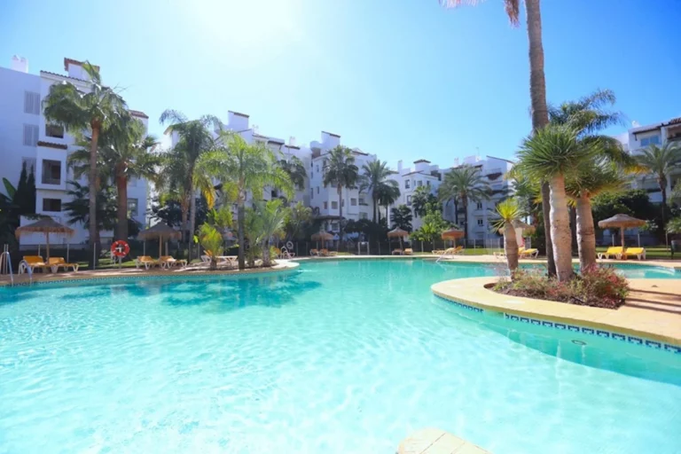 R5362099 | Middle Floor Apartment in Costalita – 3 beds, 3 baths