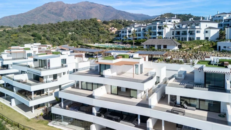 R5309734 | Penthouse Duplex in Estepona – 2 beds, 2 baths