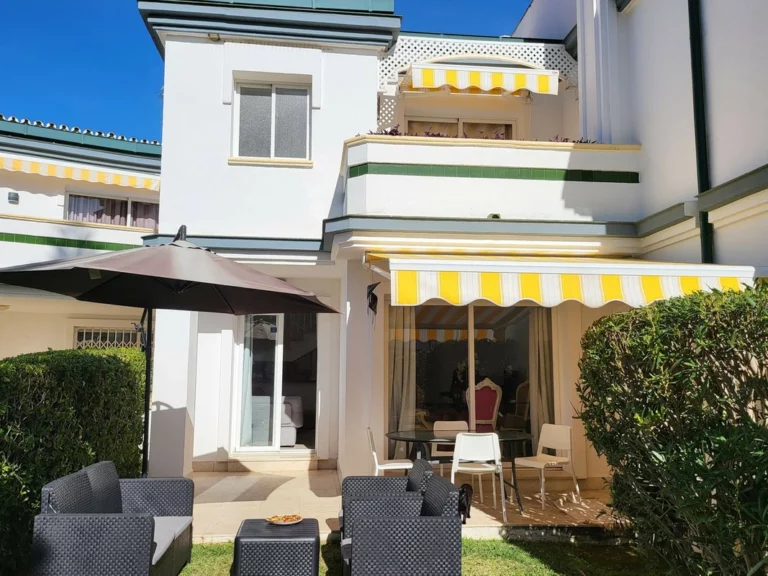 R5437273 | Townhouse in Estepona – 3 beds, 3 baths