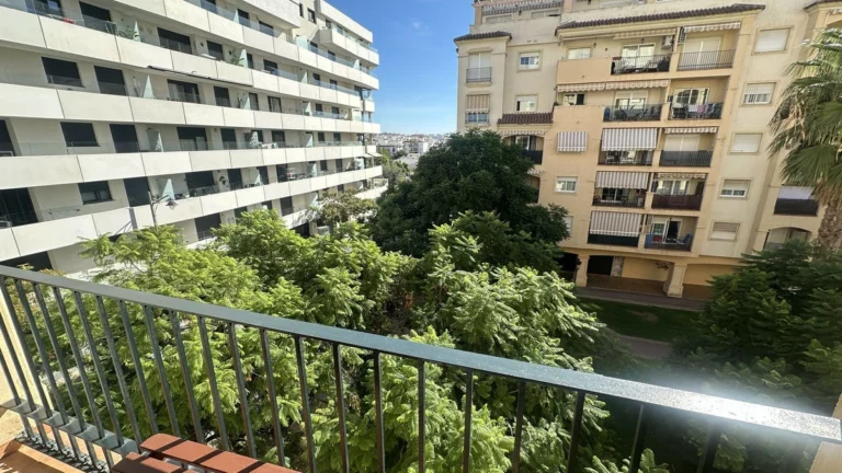 R5496850 | Middle Floor Apartment in Estepona – 1 beds, 1 baths