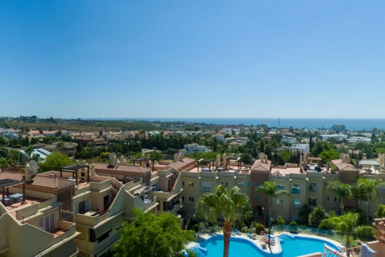 R5462992 | Penthouse in Bel Air – 2 beds, 2 baths