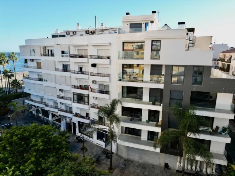 R5486614 | Middle Floor Apartment in Estepona – 2 beds, 2 baths