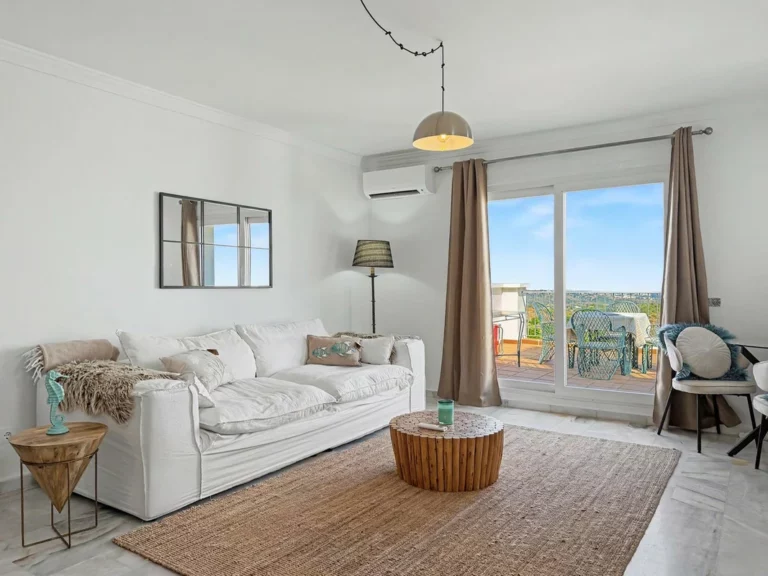 R5450239 | Middle Floor Apartment in Estepona – 1 beds, 1 baths