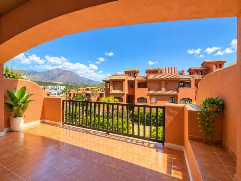 R5496535 | Penthouse Duplex in Estepona – 3 beds, 2 baths