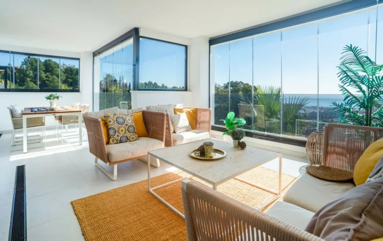 R5398627 | Middle Floor Apartment in Estepona – 2 beds, 2 baths