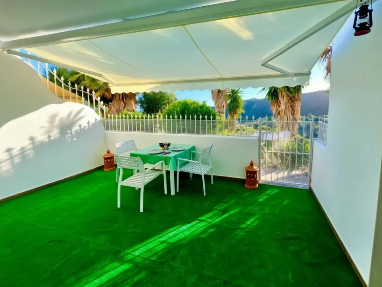R5471767 | Duplex in Estepona – 2 beds, 1 baths