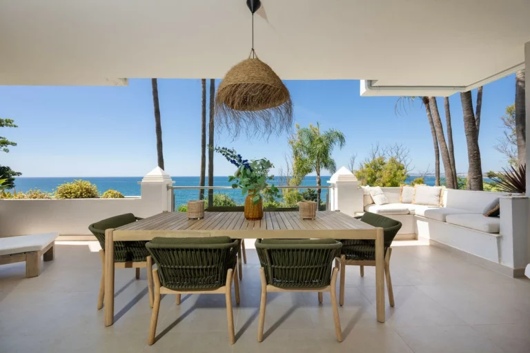 R5464102 | Middle Floor Apartment in Estepona – 3 beds, 2 baths