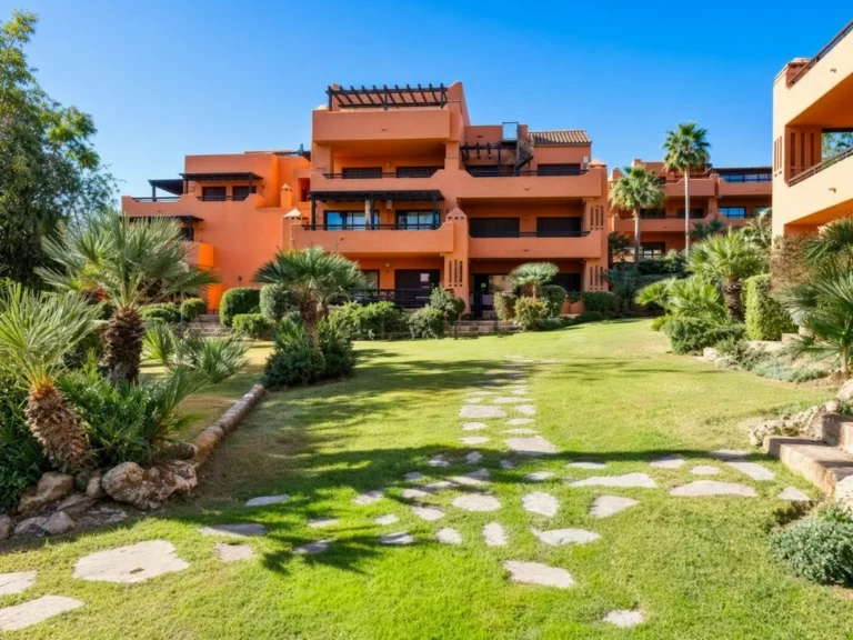 R5496607 | Ground Floor Apartment in Estepona – 2 beds, 2 baths