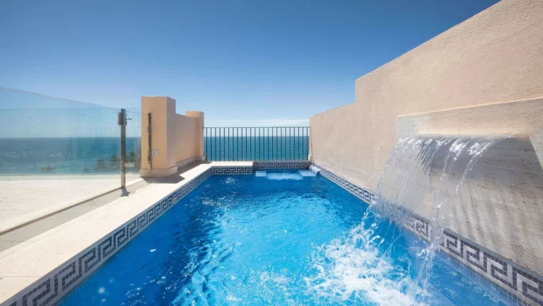 R4731871 | Penthouse Duplex in Estepona – 6 beds, 6 baths