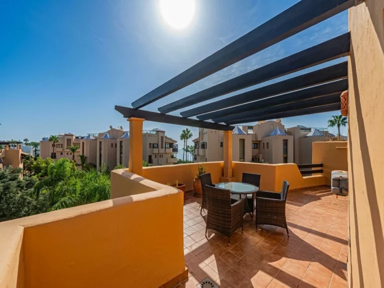 R5477989 | Top Floor Apartment in Costalita – 3 beds, 3 baths