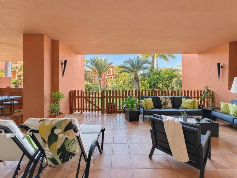 R5401816 | Ground Floor Apartment in Estepona – 4 beds, 3 baths