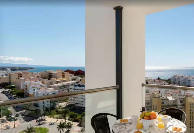 R5482039 | Middle Floor Apartment in Estepona – 2 beds, 2 baths