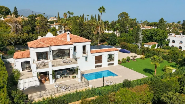 R5491222 | Detached Villa in Estepona – 5 beds, 3 baths