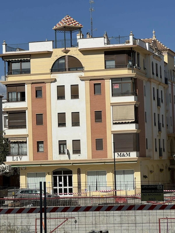 R5438368 | Middle Floor Apartment in Estepona – 2 beds, 1 baths