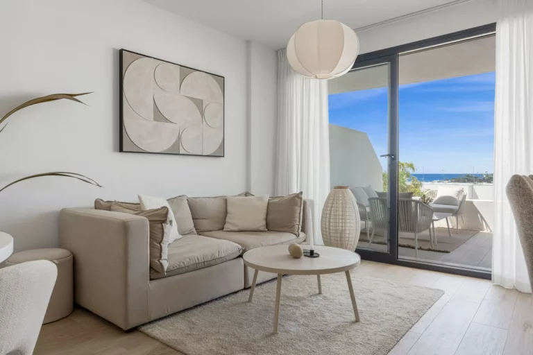 R5494900 | Middle Floor Apartment in Estepona – 2 beds, 2 baths