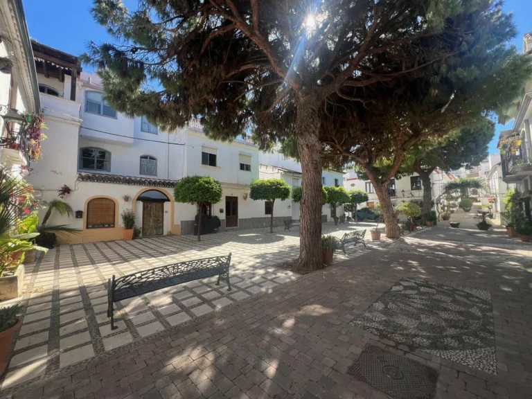 R5365297 | Semi-Detached House in Estepona – 3 beds, 2 baths