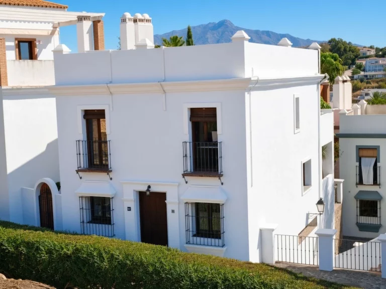 R5477854 | Semi-Detached House in El Paraiso – 4 beds, 3 baths