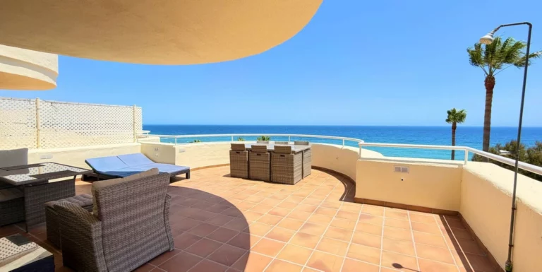 R5495011 | Penthouse in Estepona – 3 beds, 2 baths