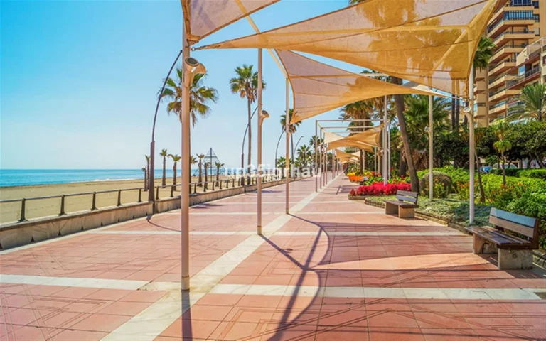 R5366194 | Top Floor Apartment in Estepona – 1 beds, 1 baths
