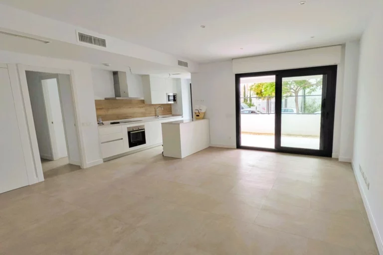 R5412391 | Ground Floor Apartment in Estepona – 2 beds, 2 baths