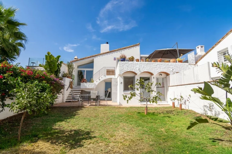 R5479465 | Semi-Detached House in Estepona – 2 beds, 2 baths