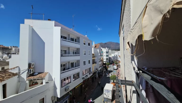 R5122156 | Top Floor Apartment in Estepona – 3 beds, 2 baths