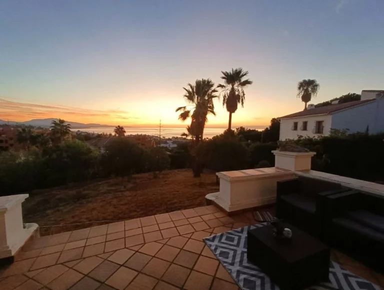 R5432983 | Detached Villa in Estepona – 3 beds, 2 baths
