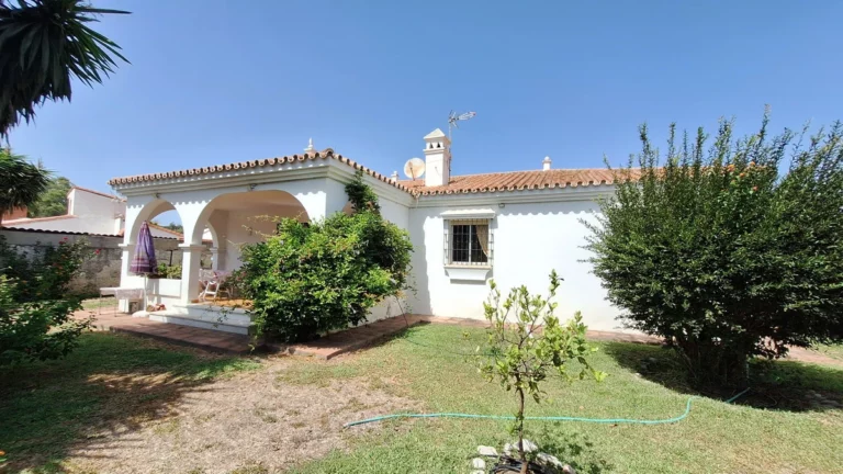 R5481883 | Detached Villa in Estepona – 3 beds, 2 baths