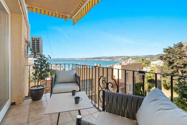 R5490553 | Middle Floor Apartment in Estepona – 2 beds, 2 baths