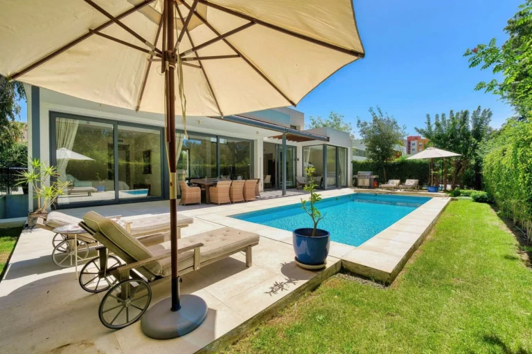 R5464648 | Detached Villa in Estepona – 4 beds, 4 baths