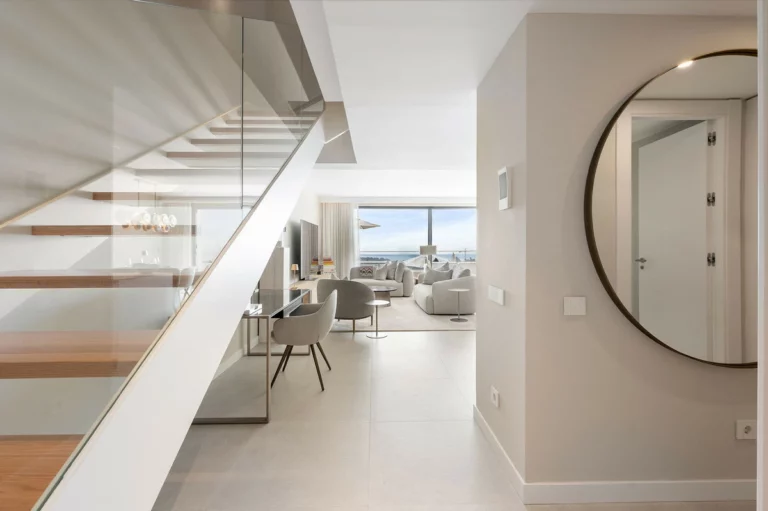 R5478205 | Middle Floor Apartment in Estepona – 2 beds, 2.5 baths