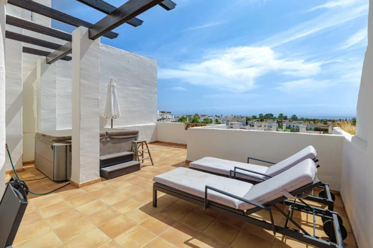 R5481823 | Penthouse Duplex in Estepona – 2 beds, 2 baths