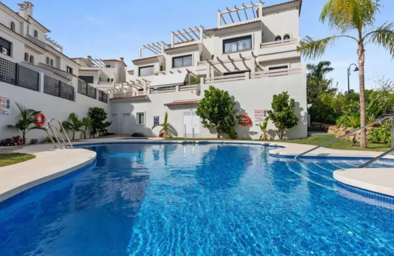 R5161390 | Townhouse in El Paraiso – 3 beds, 3 baths