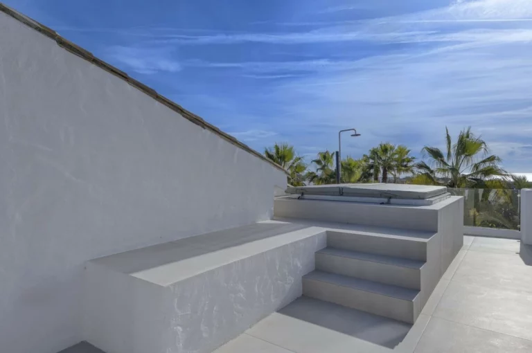 R5490046 | Penthouse Duplex in El Paraiso – 3 beds, 2 baths