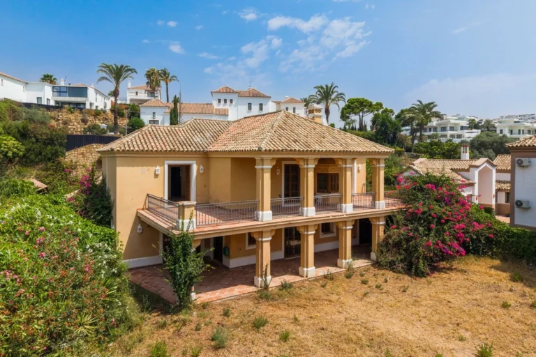 R5472985 | Detached Villa in Estepona – 4 beds, 3 baths
