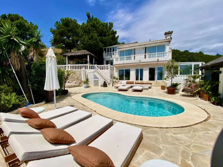 R5388181 | Detached Villa in El Padron – 4 beds, 3 baths