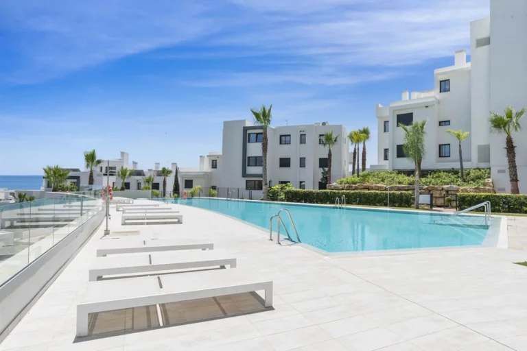 R5492290 | Ground Floor Apartment in Estepona – 2 beds, 2 baths