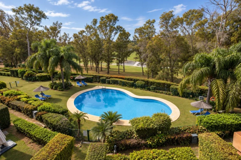 R5521399 | Penthouse in Estepona – 3 beds, 3 baths