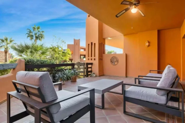 R5506267 | Ground Floor Apartment in Estepona – 2 beds, 2 baths