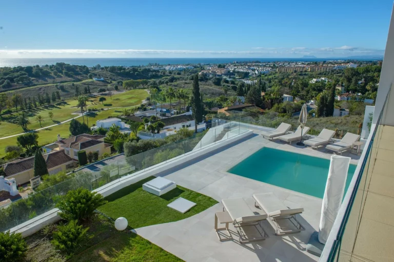 R5272369 | Detached Villa in El Paraiso – 5 beds, 5 baths