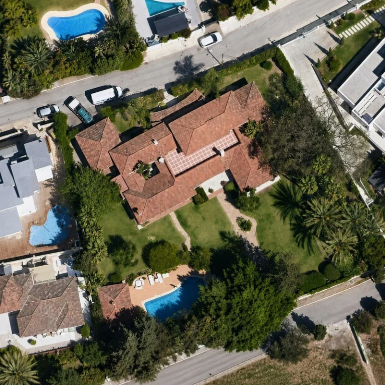 R5474743 | Detached Villa in El Paraiso – 6 beds, 2 baths