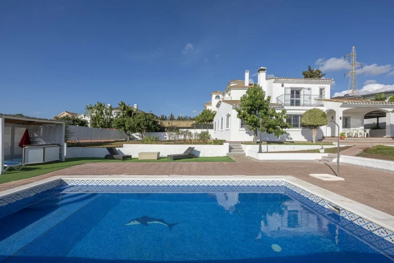 R5498098 | Detached Villa in Estepona – 3 beds, 2 baths